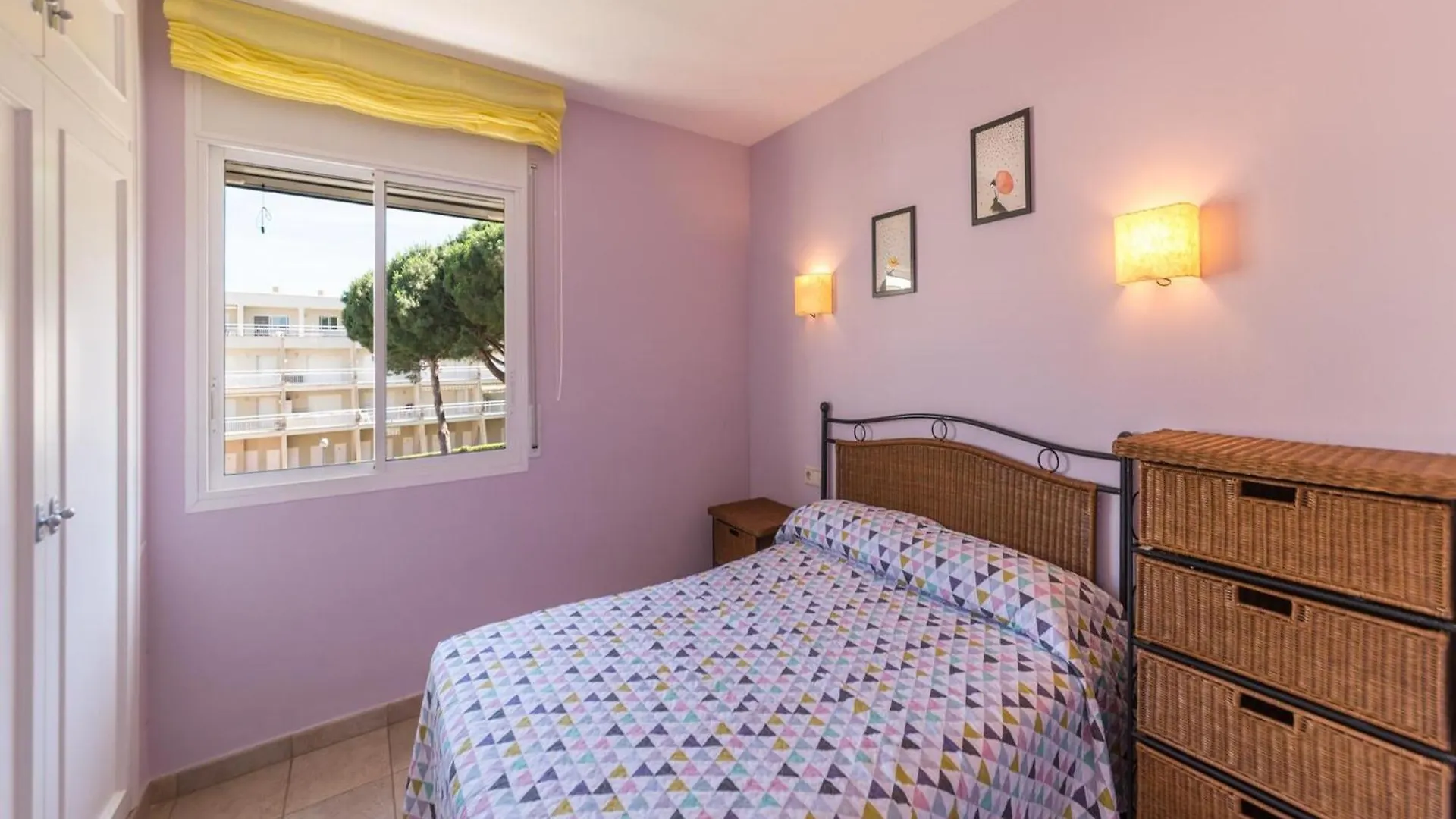 Beautiful Apartment With Communal Pool L' Escala